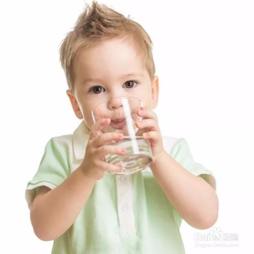 孩子发热,6招帮他迅速降温