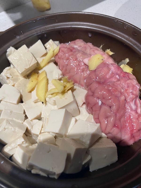 泡椒猪脑花烧豆腐