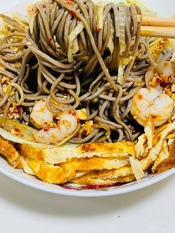 凉拌虾仁荞麦面