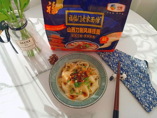 一碗特色油泼面