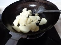 杏鲍菇焖土豆片的做法