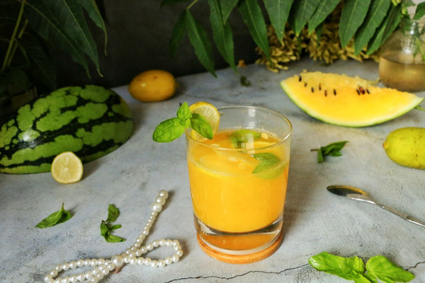 黄西瓜柠檬薄荷饮