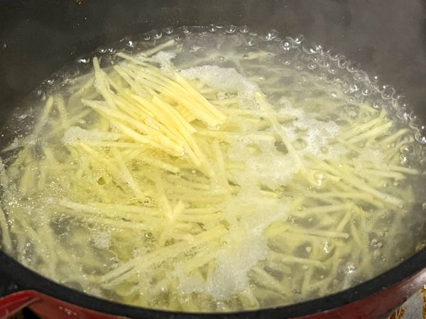 凉拌鸡蛋土豆丝