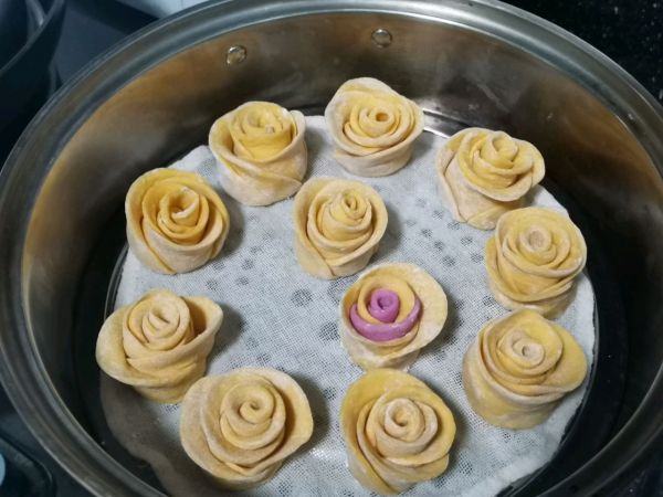 七彩玫瑰花馒头