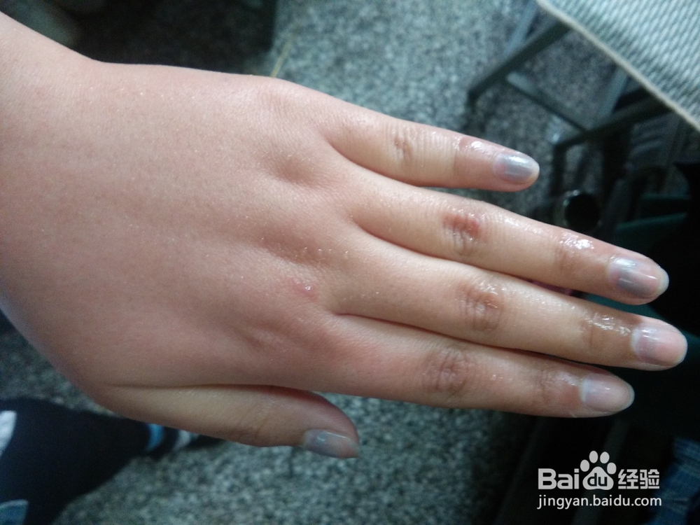 怎样做手膜让手美白嫩滑？