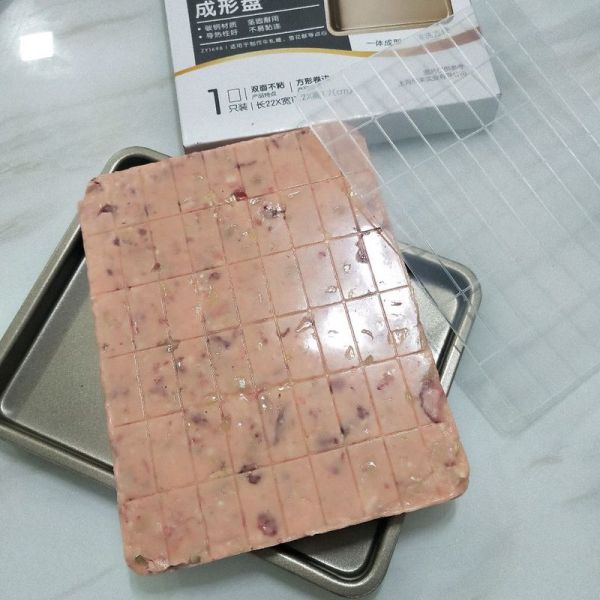 草莓果干牛轧糖