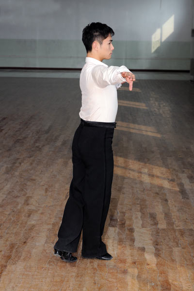 恰恰前进锁步技法剖析，五步让拉丁舞菜鸟变专家