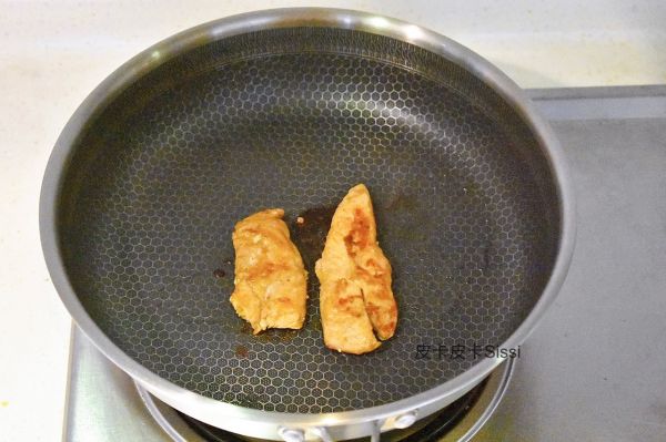 孜然鸡胸肉半熟鸡蛋葡萄干嫩叶菠菜沙拉