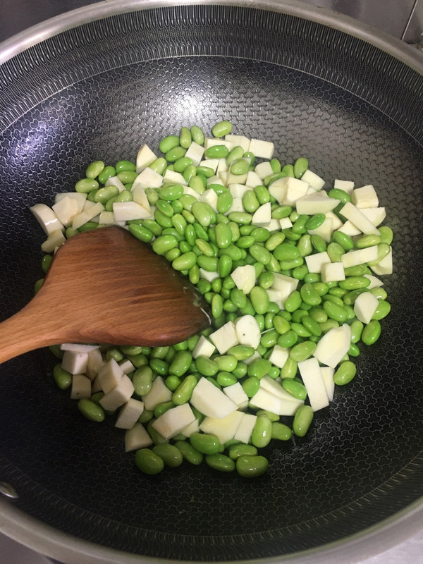 牛肉鸡蛋青豆茭白面