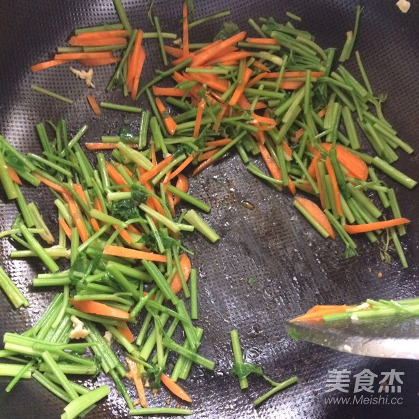 芹菜炒鸡丝的做法