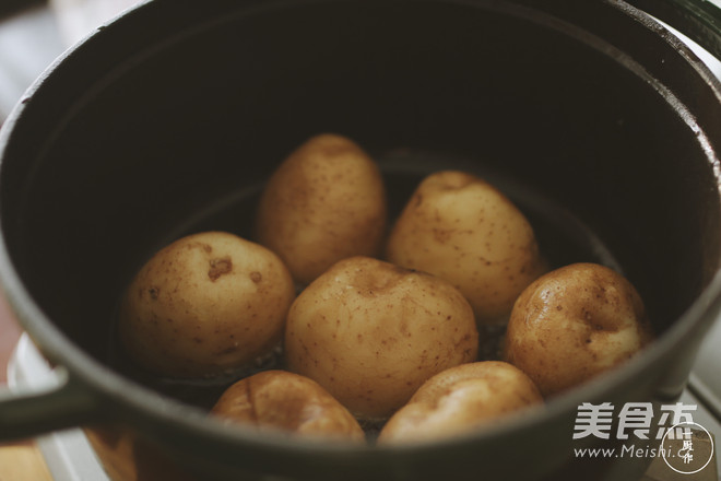 腌渍猪肉烧土豆|一厨作