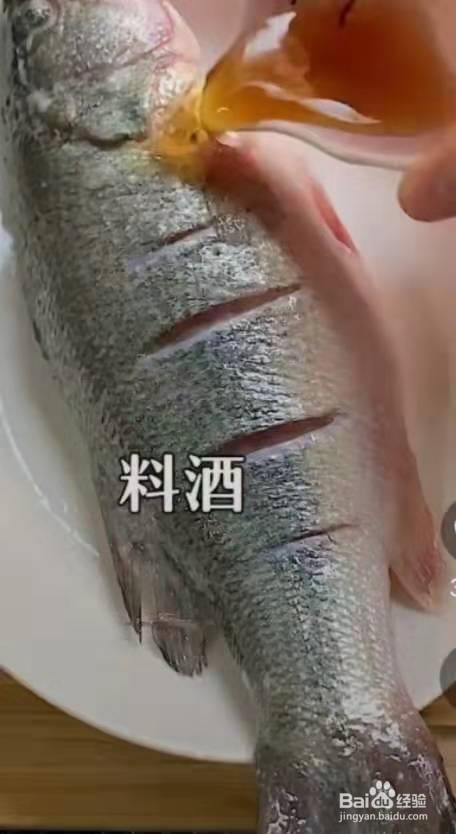 鲈鱼制作菜品:年年有余