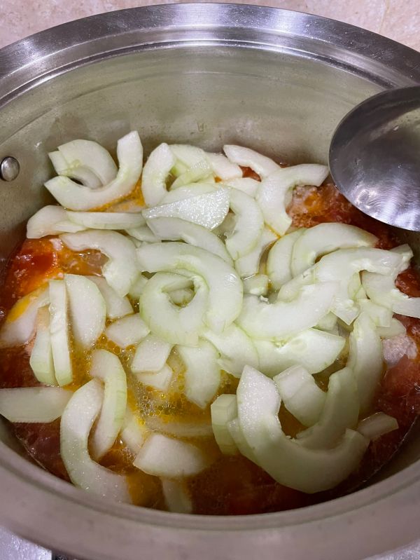 西红柿黄瓜肉丸汤