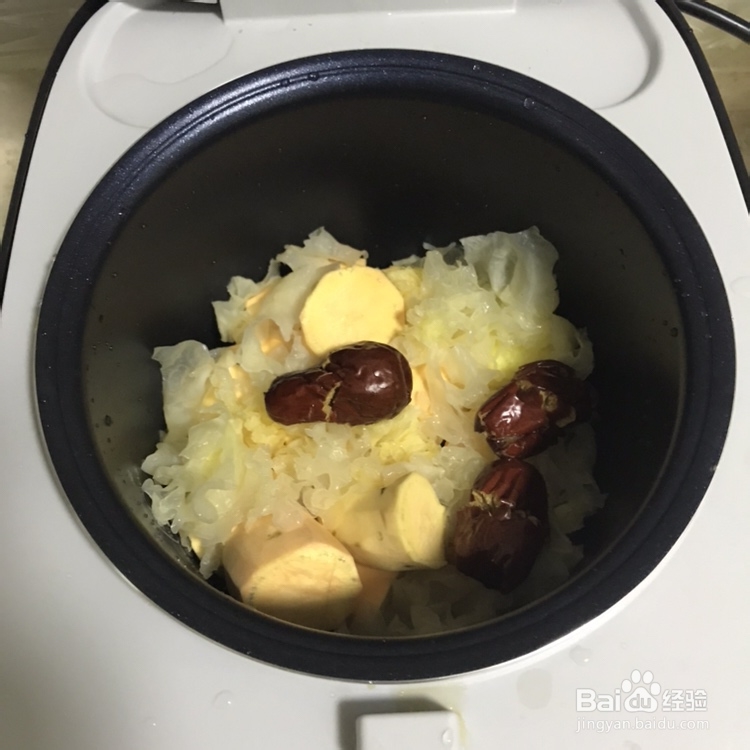 诱惑味蕾的红枣银耳番薯糖水