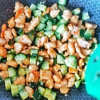 减脂餐黄瓜炒鸡丁好吃不胖