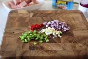 午餐肉蝴蝶意面的做法