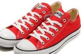 酒红裤子配什么上衣