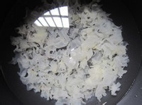 好喝又营养的银耳百合莲子羹