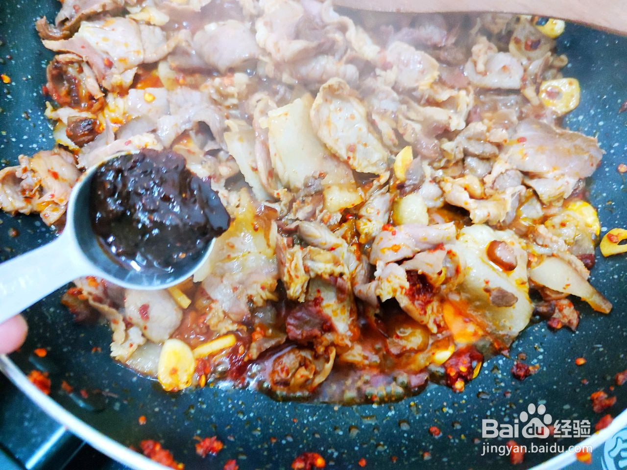 豆腐炒腊肉的做法