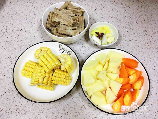 排骨炖玉米的做法