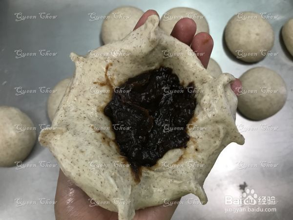 枣泥黑麦丑丑包