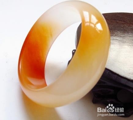 白色金丝玉手镯真假图解