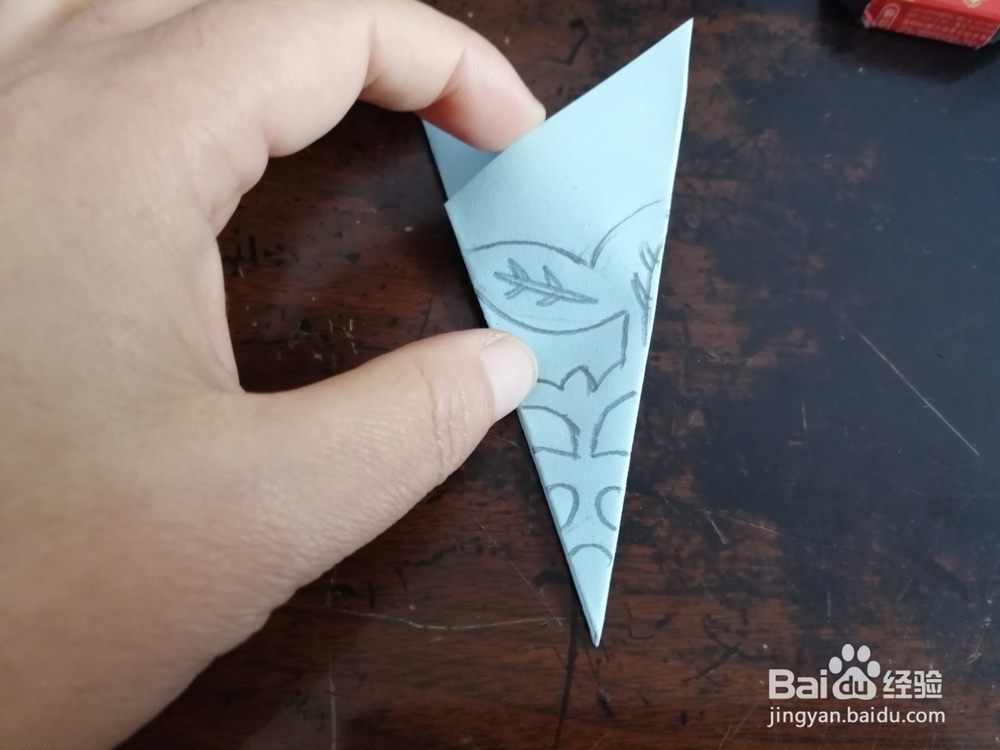 如何剪一幅漂亮的树叶窗花