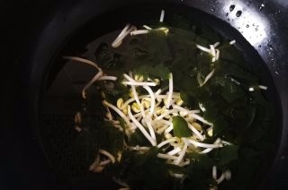 金针菇双芽粉丝清汤