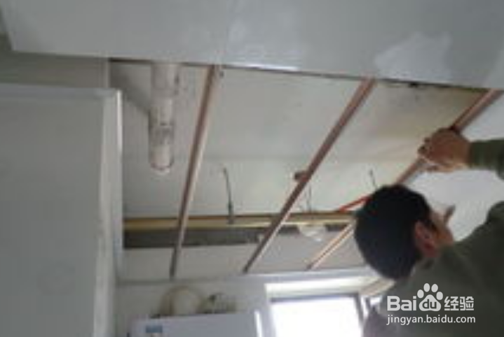 燃气热水器排烟管过入户阳台如何处理