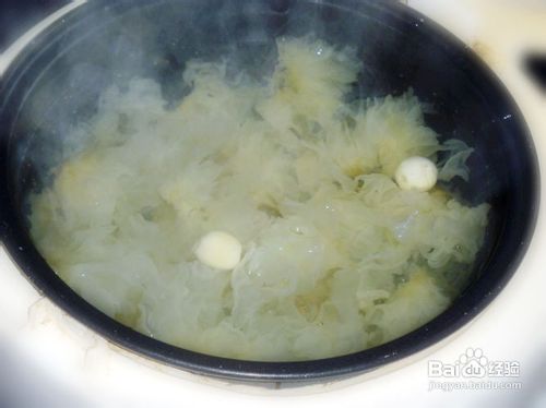 【食疗养生话汤煲】简单美容汤---银耳大枣莲子羹