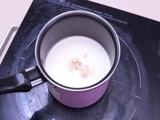 果冻夹心慕斯蛋糕卷怎么做？