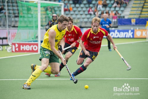 怎样打好曲棍球？