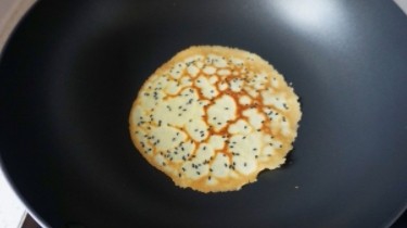 芝麻脆蛋卷的做法