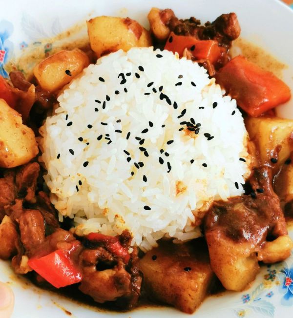 咖喱土豆牛肉饭