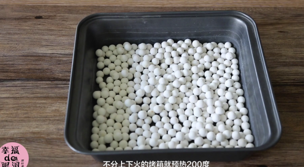 蛋黄肉松拉丝软欧包