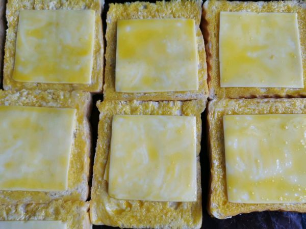 芝士沙拉烤吐司片