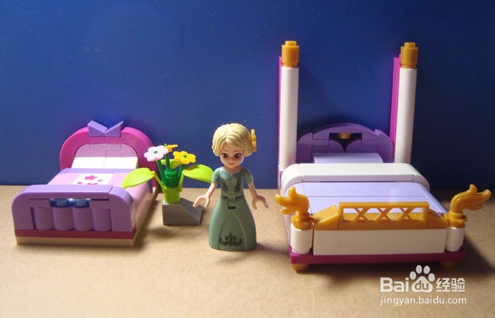 如何用积木搭建美丽女孩房间的场景