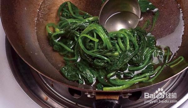 金银蛋浸菠菜的做法