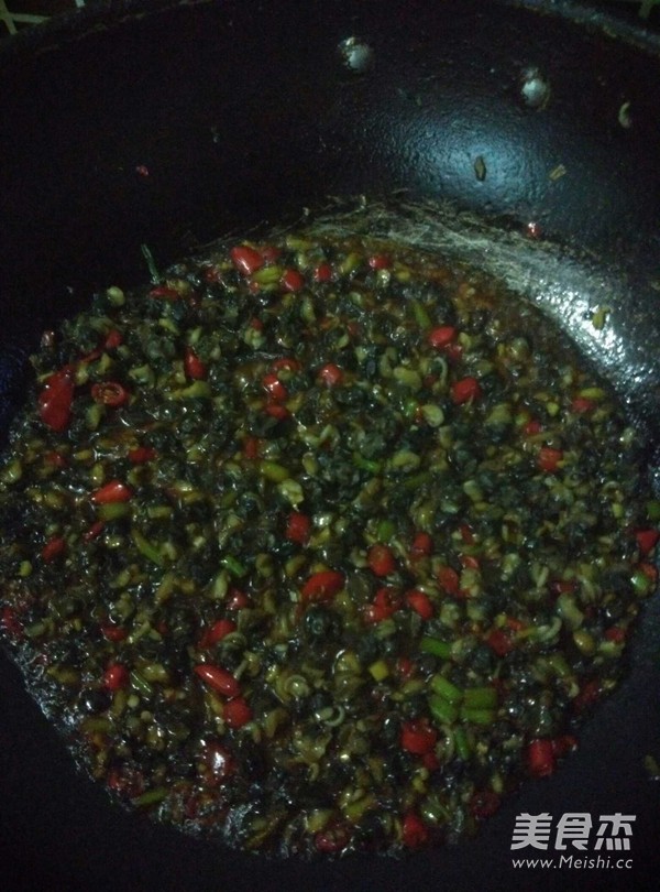 农家辣椒炒田螺肉