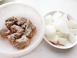 营养美味的白萝卜排骨汤