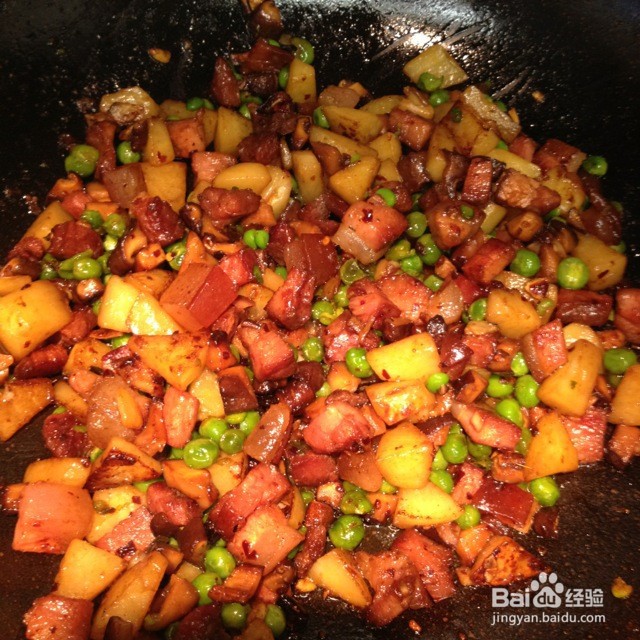 #秋冬吃什么#土豆青豆香菇腊肉焖饭