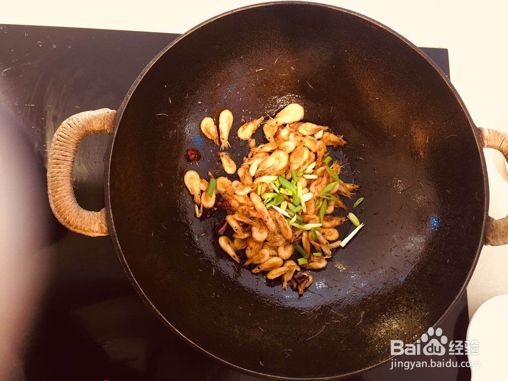 美味油爆小河虾