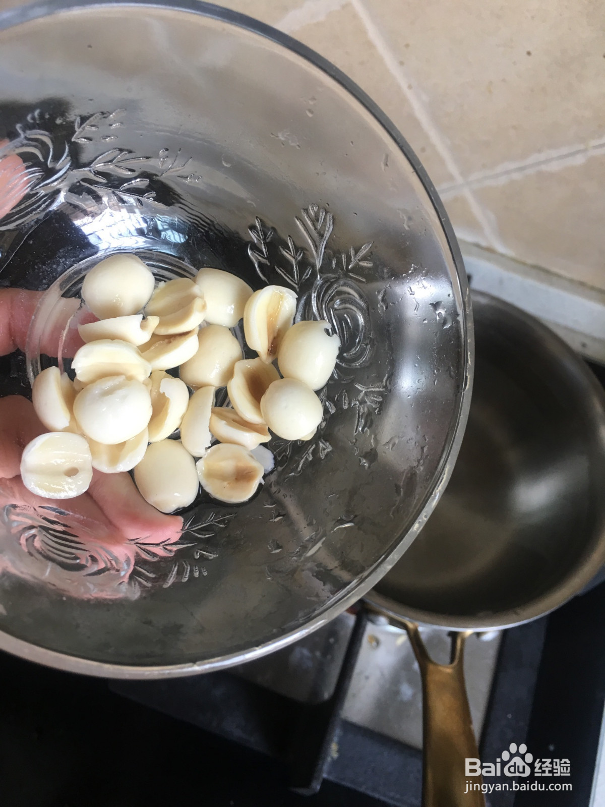 红枣银耳莲子汤的做法