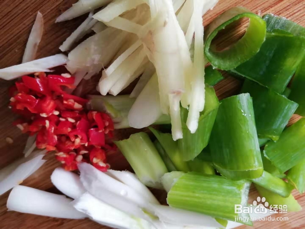 极味家常菜：双色椒爆炒鸡丁