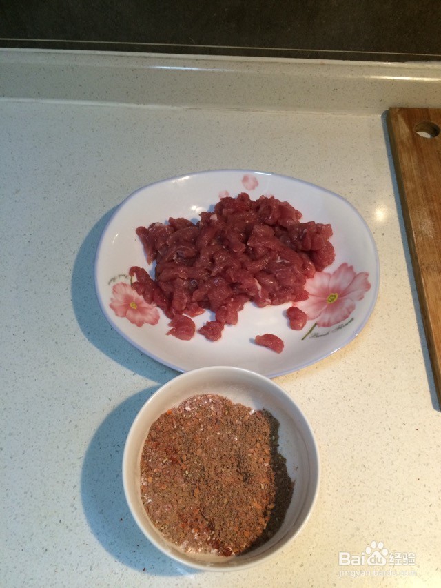 怎样制作烧烤？怎样制作牙签肉烧烤？