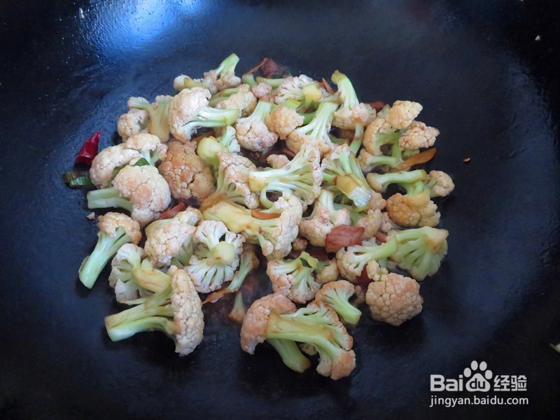 菜花炒肉怎么做？