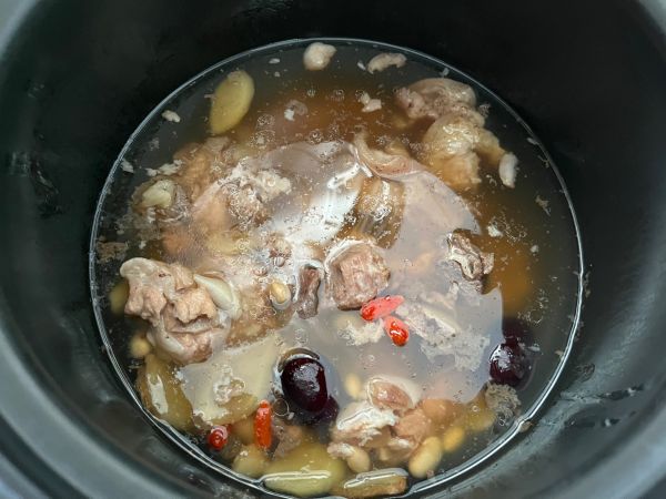 香浓黄豆猪脚汤