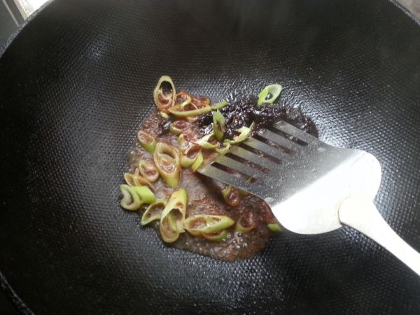 豆酱茄子条拌刀削面