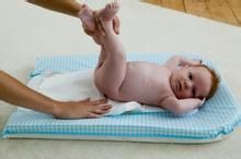 新生宝宝尿布疹应该如何预防
