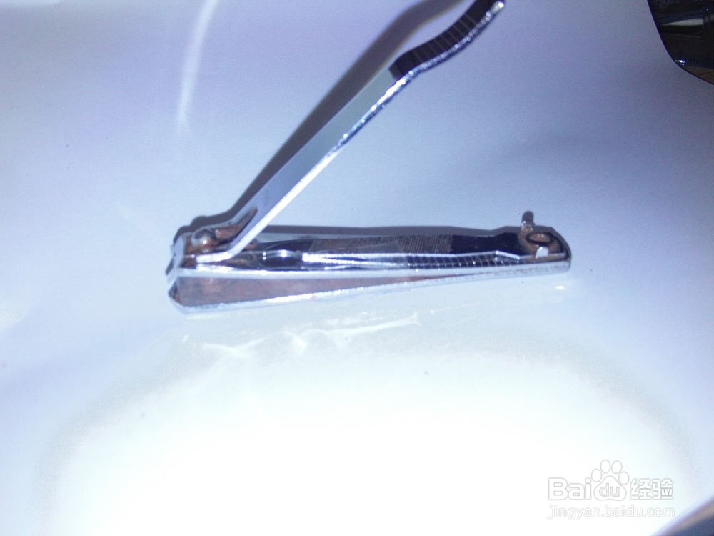 如何用指甲钳剪指甲不乱飞